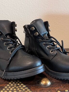 NWOT Blowfish Black Lace-Up Ankle Boots WOMANS SZ 10